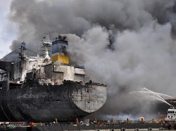 SAR Medan Turunkan Tim Bantu Padamkan Kebakaran Kapal Tanker di Belawan