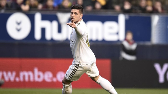 PAMPLONA, SPAIN - FEBRUARY 09: Luka Jovic of Real Madrid celebrates after scoring his teams fourth goal during the La Liga match between CA Osasuna and Real Madrid CF at El Sadar Stadium on February 09, 2020 in Pamplona, Spain. (Photo by Juan Manuel Serrano Arce/Getty Images)