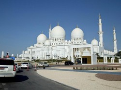 Tak Seperti Dubai, Abu Dhabi Belum Mau Terima Turis