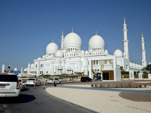 Tak Seperti Dubai, Abu Dhabi Belum Mau Terima Turis Tak Seperti Dubai, Abu Dhabi Belum Mau Terima Turis