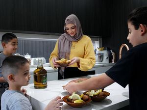 10 Hadist tentang Pentingnya Berbakti Pada Ibu 10 Hadist tentang Pentingnya Berbakti Pada Ibu