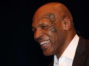 Mike Tyson Adalah Legenda, Buat Apa Meninjunya Mike Tyson Adalah Legenda, Buat Apa Meninjunya