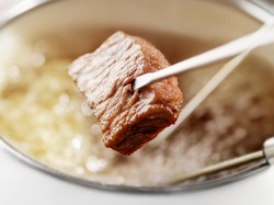 Cara Merebus Daging agar Cepat Empuk dengan Metode 5-30-7, Hemat Gas!