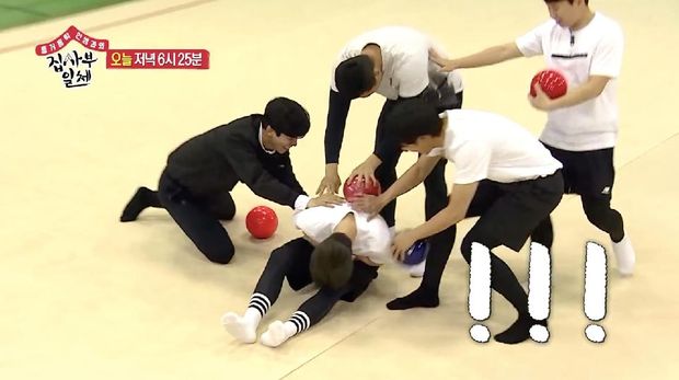 Cha Eun Woo saat kesakitan terkena bola