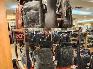 Viral Sepatu-Tas di Toko Penuh Jamur Setelah 2 Bulan Tutup akibat Lockdown