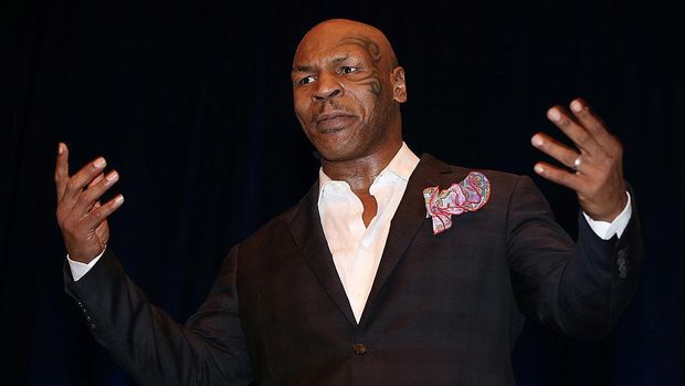 Mike Tyson setidaknya punya enam tato di tubuhnya. Tato di muka adalah yang paling terkenal dan jadi ciri khasnya. Apa arti dari tato tersebut?