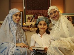 Keluarga Ayu Azhari - Mike Tramp Bagi Semangat Hadapi COVID-19 Lewat Lagu