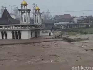Sungai Meluap, Banjir Rendam Rumah Warga di Cikajang Garut
