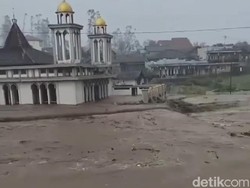 Sungai Meluap, Banjir Rendam Rumah Warga di Cikajang Garut