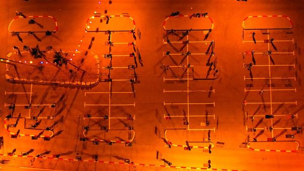 Muslim di Israel Sholat Tarawih di Parkiran