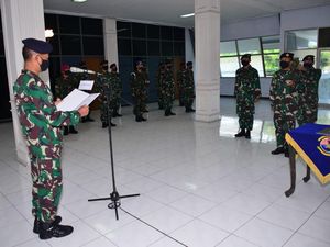 Lanal Banyuwangi Berganti Pimpinan, Sertijab Terapkan Physical Distancing Lanal Banyuwangi Berganti Pimpinan, Sertijab Terapkan Physical Distancing