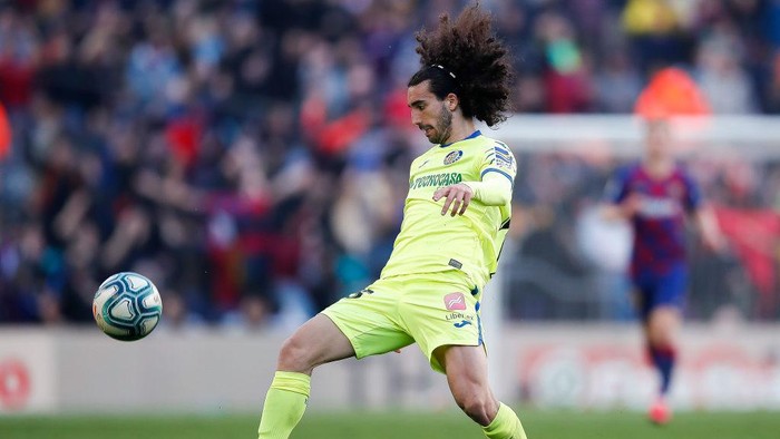 BARCELONA, SPAIN - FEBRUARY 15: Marc Cucurella of Getafe CF controls the ball during the Liga match between FC Barcelona and Getafe CF at Camp Nou on February 15, 2020 in Barcelona, Spain. (Photo by Eric Alonso/Getty Images)