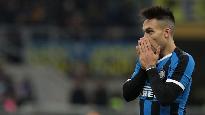 MILAN, ITALY - JANUARY 29: Lautaro Martinez of FC Internazionale reacts during the Coppa Italia Quarter Final match between FC Internazionale and ACF Fiorentina at San Siro on January 29, 2020 in Milan, Italy. (Photo by Emilio Andreoli/Getty Images)