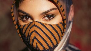 Cantiknya Jihane Almira Pakai JPD dan Masker Lurik Karya Anne Avantie