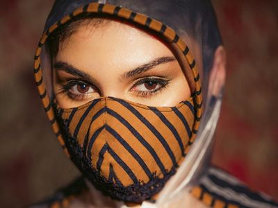 Cantiknya Jihane Almira Pakai JPD dan Masker Lurik Karya Anne Avantie
