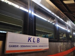 KAI Wajibkan Penumpang KLB dari dan Menuju DKI Memiliki SIKM