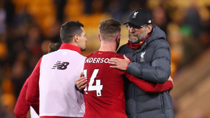 NORWICH, ENGLAND - FEBRUARY 15: Jordan Henderson of Liverpool and Jurgen Klopp, Manager of Liverpool celebrate following their sides victory in the Premier League match between Norwich City and Liverpool FC at Carrow Road on February 15, 2020 in Norwich, United Kingdom. (Photo by Catherine Ivill/Getty Images)