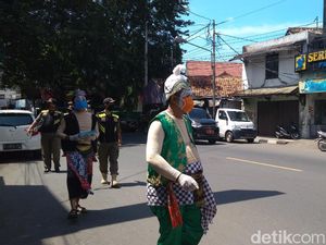 Petruk, Gareng dan Semar Kompak Lawan Corona di Cirebon
