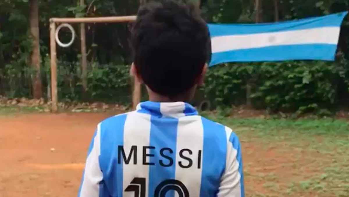 Mishal Abulais, bocah 12 tahun yang viral berkat gayanya bagaikan Lionel Messi. (Foto: Dok instagram @abulais_1)