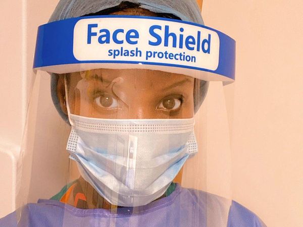 Foto: Presenter Cantik Alih Profesi, Kini Jadi Perawat yang Tangani Corona