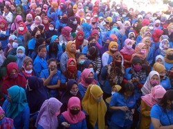 Tuntut THR, Ribuan Buruh di Sukabumi Demo