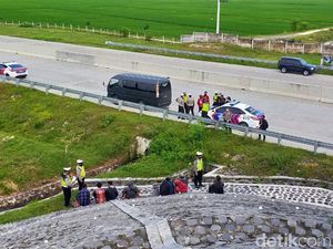 Ancaman Sanksi Sopir Mobil Travel yang Turunkan Pemudik di Tol Ancaman Sanksi Sopir Mobil Travel yang Turunkan Pemudik di Tol