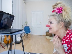 Berperan Menjadi Badut di Masa Pandemi Corona