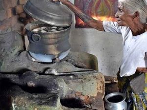 Jual Makanan Rp 200, Nenek Ini Bantu Orang yang Membutuhkan Jual Makanan Rp 200, Nenek Ini Bantu Orang yang Membutuhkan