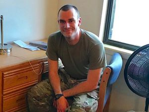 Putra Mendiang Bos Playboy Hugh Hefner Beralih Jadi Tentara Putra Mendiang Bos Playboy Hugh Hefner Beralih Jadi Tentara