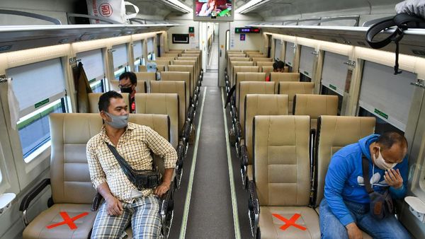 Potret Kereta Api Luar Biasa saat Beroperasi