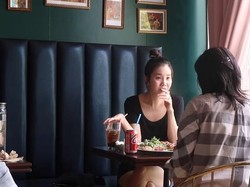 Berangsur Normal Usai Corona, Orang Korea Kembali Makan di Restoran