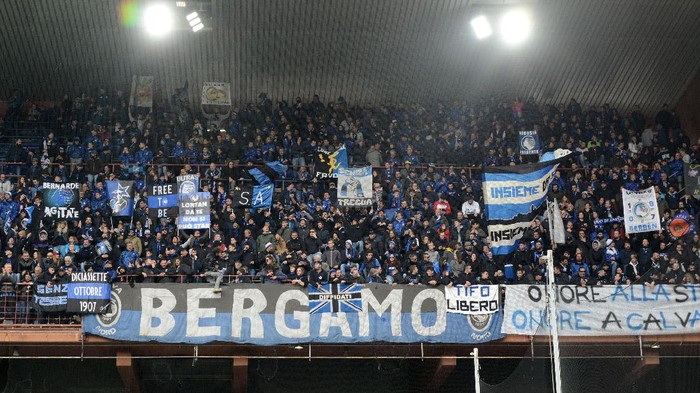 GENOA, ITALY - NOVEMBER 10: Atalanta BC fans during the Serie A match between UC Sampdoria and Atalanta BC at Stadio Luigi Ferraris on November 10, 2019 in Genoa, Italy. (Photo by Paolo Rattini/Getty Images)