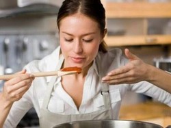 Mengeluh Lapar dan Cicipi Makanan Tidak Membatalkan Puasa, Tapi...