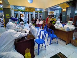 203 Jemaah di Sidoarjo Rapid Test Usai Salat Tarawih, 16 Reaktif