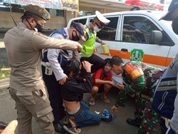 Disetop di Pos PSBB karena Boncengan Motor, 2 Pria Bekasi Kedapatan Bawa Sabu