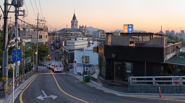 Seoul, Korea - November 4th 2019 :  Its haebangchon village at sunset in Seoul Yongsan Namsan Korea. 서울 남산 해방촌