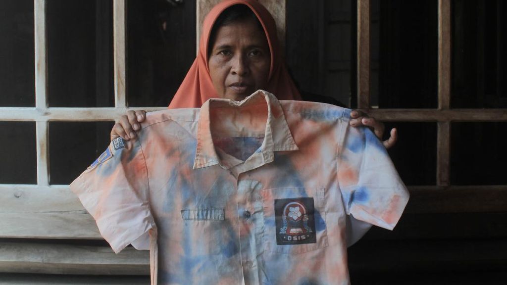 Potret Pilu Keluarga WNI ABK yang Dilarung ke Laut Potret Pilu Keluarga WNI ABK yang Dilarung ke Laut