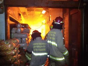 Pabrik Kerupuk dan Gudang Bihun di Bandung Ludes Terbakar