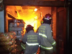 Pabrik Kerupuk dan Gudang Bihun di Bandung Ludes Terbakar