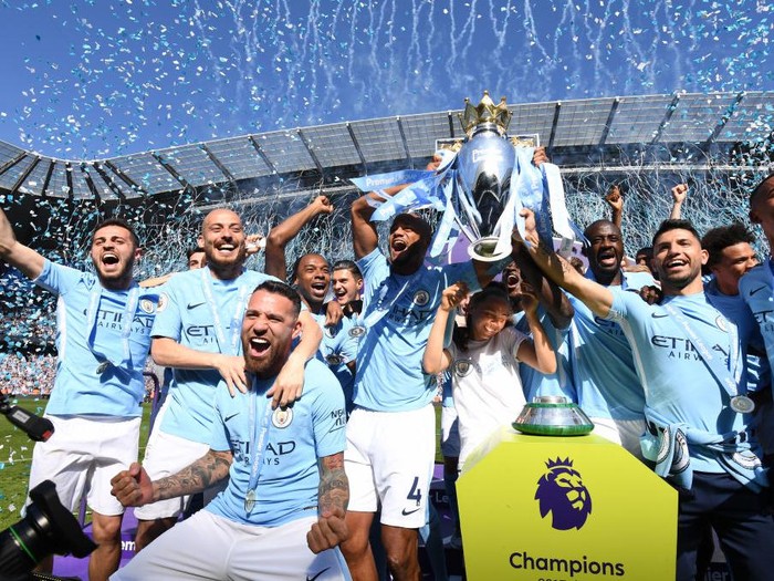 MANCHESTER, ENGLAND - MAY 06:  Vincent Kompany of Manchester City lifts the Premier League Trophy as Manchester City celebrate winning the Premier League after the Premier League match between Manchester City and Huddersfield Town at Etihad Stadium on May 6, 2018 in Manchester, England.  (Photo by Michael Regan/Getty Images)