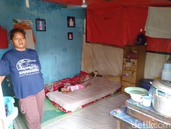 4 Orang Sekeluarga Hidup dalam Bekas Warung di Tegal Tak Tersentuh Bantuan