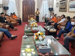 Pembagian BLT Kemensos Picu Kerumunan, Walkot Padang Panggil PT Pos