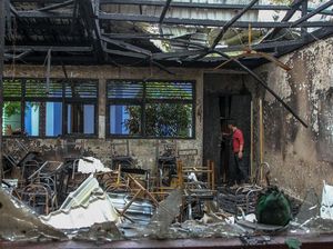 Belasan Ruangan SMPN 7 Pekanbaru Hangus Terbakar