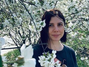 Foto Selebgram Kontroversial yang Akan Dinikahi Anak Tirinya