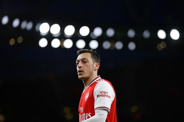 LONDON, ENGLAND - FEBRUARY 16: Mesut Özil of Arsenal in action during the Premier League match between Arsenal FC and Newcastle United at Emirates Stadium on February 16, 2020 in London, United Kingdom. (Photo by Richard Heathcote/Getty Images)