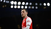Dilansir dari Mirror, setidaknya ada enam pemain Arsenal yang akan dilepas. Di urutan pertama, ada Mesut Oezil yang sudah tidak banyak mendapat waktu bermain (Getty Images/Richard Heathcote)