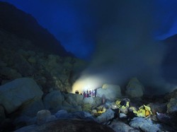 Berburu Blue Fire Kawah Ijen