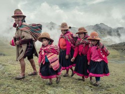 Mengunjungi Suku-Suku Terpencil di Pelosok Dunia Sekali Lagi