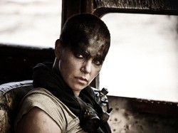 Alasan Charlize Theron Gak Main di Furiosa