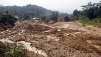 Longsor dan Banjir Bandang Hancurkan Belasan Rumah di Bogor